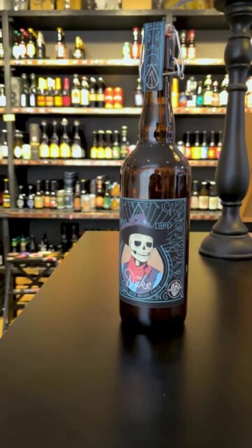 300 verschiedene Biere – und das Sortiment ändert sich stetig! 🌱✨
Bei den Bierverkostungen von Hops & Malt entdeckt man sechs sorgfältig ausgewählte Biere, kombiniert mit passendem Käse 🧀 (und manchmal sogar Schokolade 🍫).
Die aktuellen Highlights für den Herbst:
🍺 Amber – vollmundig & süffig, perfekt zu herbstlichen Gerichten
🍇 Snæpa – erfrischend & leicht fruchtig, lokal aus Rankweil
🥃 The Duke – whiskyfassgelagert mit intensivem Geschmack, ideal für gemütliche Nachmittage
📅 Wer Bier liebt, sollte sich unbedingt einen Platz sichern – die Verkostungen finden regelmäßig statt und bieten Platz für bis zu 40 Personen.
👉 Mehr Infos & Termine auf: www.hopsandmalt.at
#HopsAndMalt #Bierverkostung #CraftBeerLovers #BierLiebe #Genussmomente #Herbstbier #BierUndKäse #BierEvents