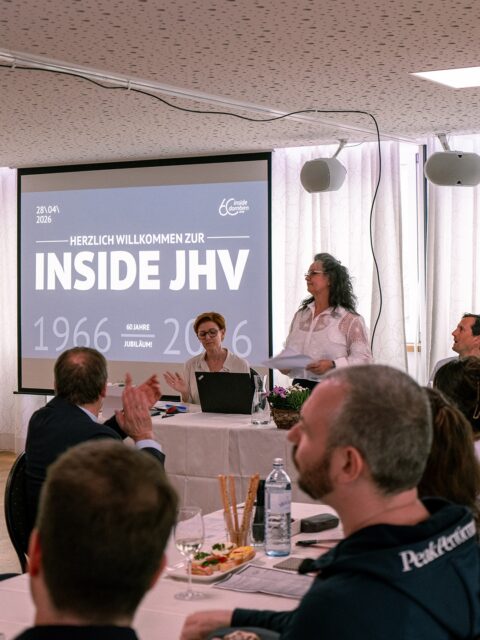 Gestern fand unsere Jahreshauptversammlung in der @tanzschulehieble statt. Gemeinsam ließen wir das vergangene Jahr Revue passieren, begrüßten unsere neuen Mitglieder und blickten voller Vorfreude auf die kommenden Monate.

Seit mittlerweile 60 Jahren steht inside Dornbirn für einen starken Handel und eine lebendige Innenstadt – und genau dafür setzen wir uns auch weiterhin mit voller Leidenschaft ein.