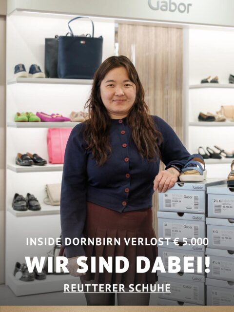 In Dornbirn einkaufen und gewinnen! Vom 18.09.–18.10.2026 geht’s bei Inside Dornbirn um fette 5.000 € in Gutscheinen!  So easy: In diesem Inside-Geschäft shoppen Gewinnspielkarte + QR-Code schnappen Scannen, registrieren & ab in den Lostopf!  Shoppen. QR-Code scannen. Gewinnen. Vielleicht geht der nächste Gutschein ja an DICH