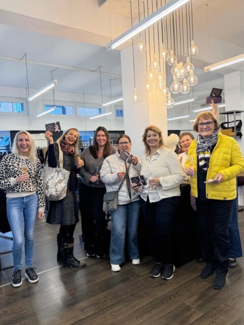 🍂 Der Goldene Herbst hat Gewinner:innen!
Beim Goldenen Herbst Gewinnspiel wurden insgesamt 5.000 € verlost. Wir gratulieren allen Gewinner:innen ganz herzlich und bedanken uns bei allen, die mitgemacht und mit ihrem Einkauf den Dornbirner Handel unterstützt haben! 🧡
Die Gewinnerlose wurden gezogen bei:
@saltuari.massage.wellness
@marenda_brotkultur
@kronedornbirn
@marionnaud_at
@paterno_buerowelt